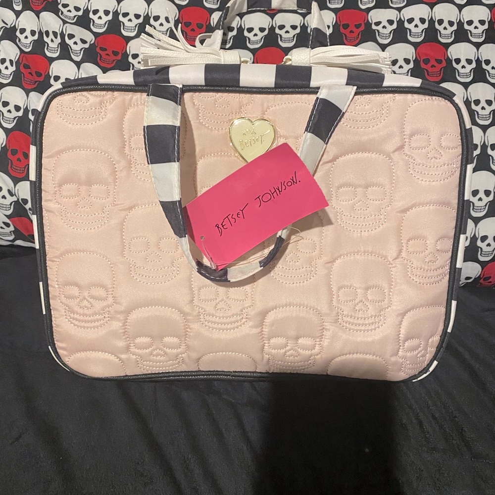 NWT Betsey Johnson Pink Skulls Makeup Organizer
